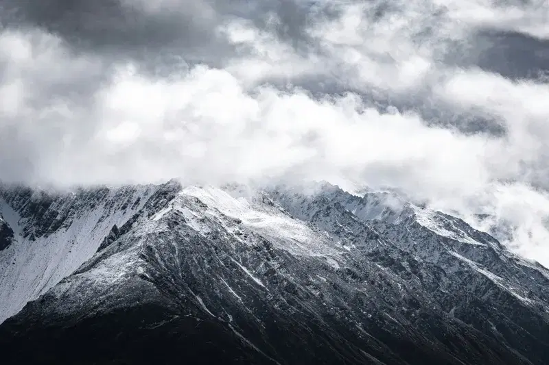 Cover Image for Finding Serenity in Nature: The Benefits of Exploring New Zealand's Majestic Mountains