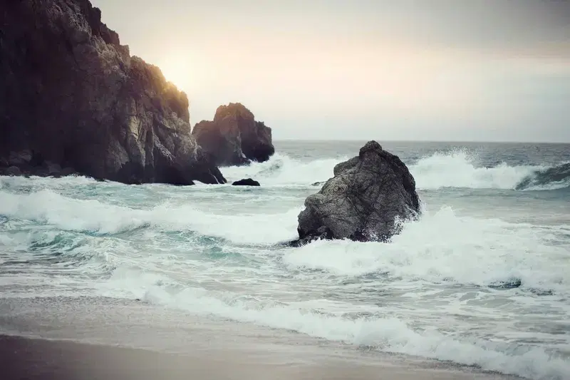 Cover Image for Finding Calm in Nature: The Therapeutic Effects of Ocean Waves