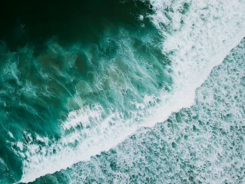 Cover Image for The Calming Patterns of Ocean Waves: A Guide to Mindfulness by the Sea