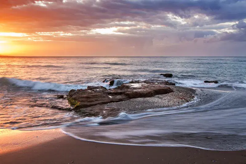 Cover Image for Embracing Nature: How Beach Sunrises Calm the Mind