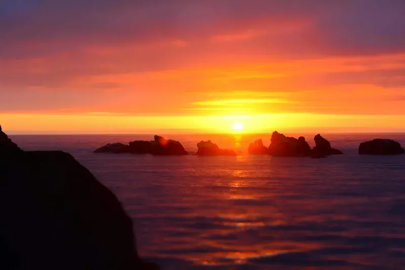 Cover Image for Embracing Nature: The Benefits of Ocean Sunsets for Mental Wellness