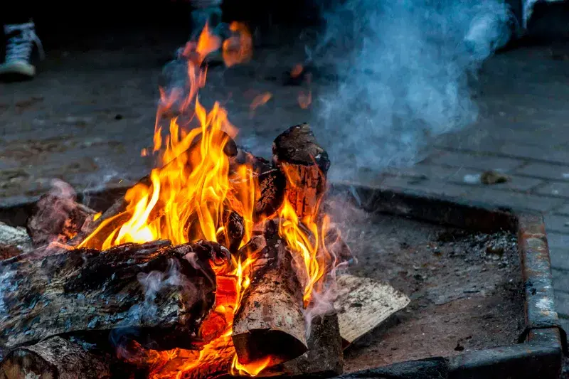 Cover Image for Embracing Nature: The Benefits of Outdoor Bonfires for Mindfulness