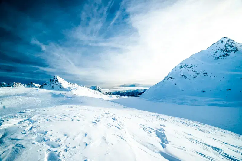 Cover Image for Embracing Nature: The Benefits of Spending Time in Frozen Landscapes