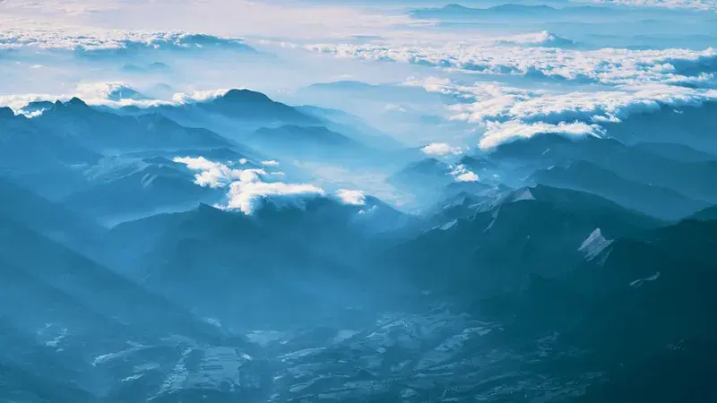 Cover Image for Embracing Nature: The Healing Power of Foggy Mountain Landscapes