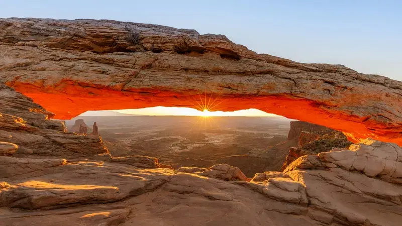 Cover Image for Embracing Nature: The Mindfulness of Sunrise at Mesa Arch