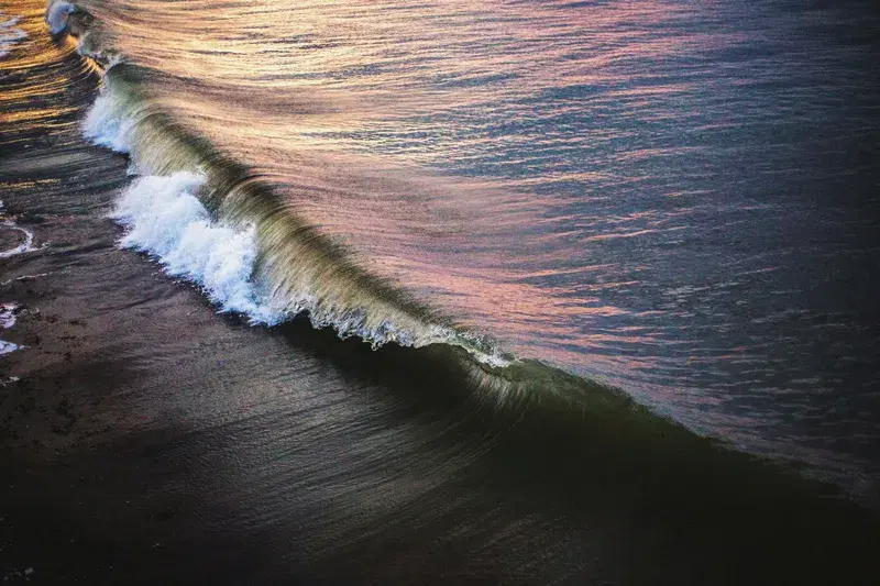 Cover Image for Embracing Nature: The Therapeutic Benefits of Ocean Waves