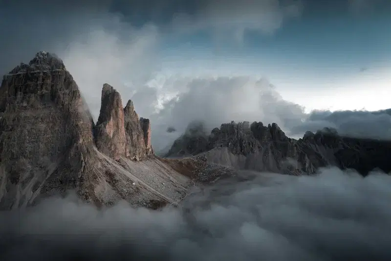 Cover Image for Finding Calm in Nature: The Benefits of Hiking in Foggy Landscapes