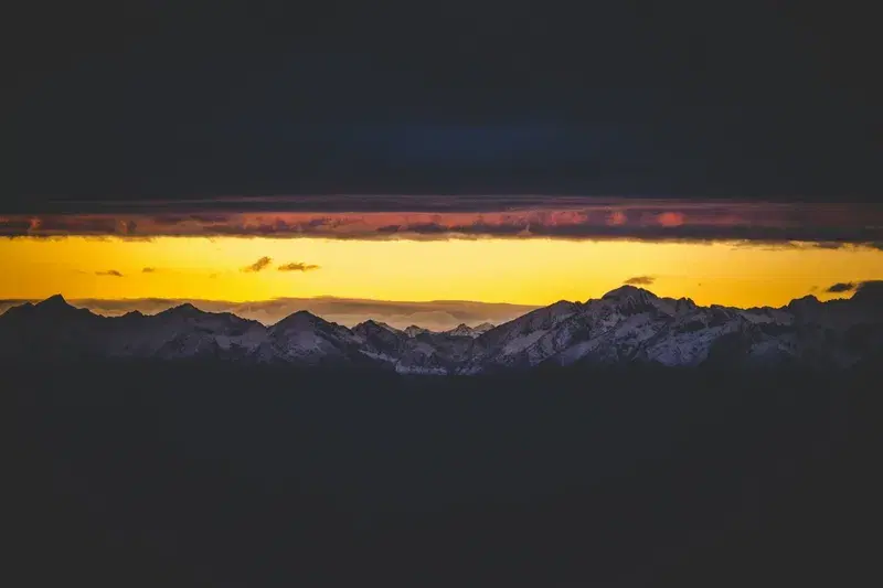 Cover Image for Finding Mindfulness in Nature: The Healing Power of Scenic Views