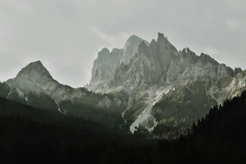 Cover Image for Finding Mindfulness in Nature: The Healing Power of Mountain Landscapes