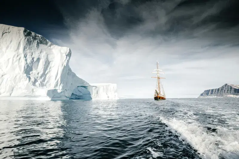 Cover Image for Finding Peace at Sea: The Wellness Benefits of Sailing
