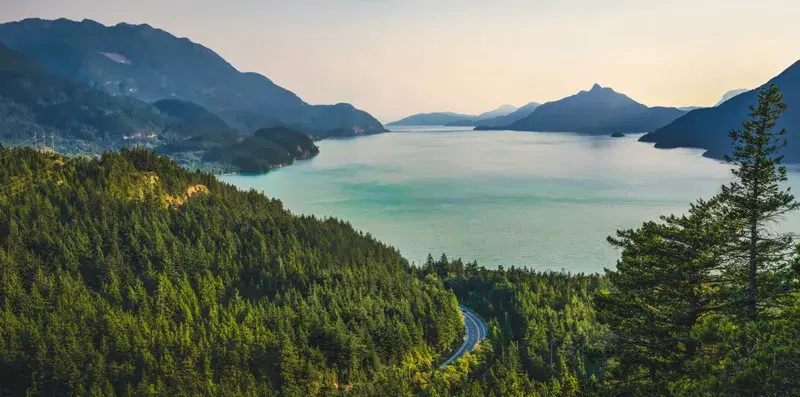 Cover Image for Finding Peace in Nature: The Benefits of Lakeside Walks