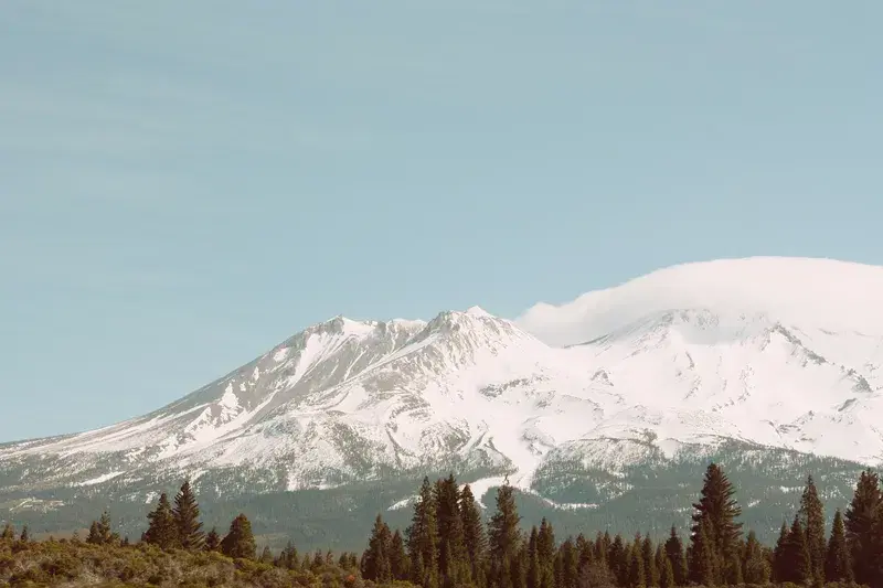 Cover Image for Finding Peace in Nature: The Benefits of Mountain Scenery