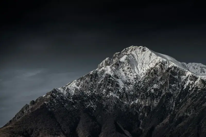 Cover Image for Finding Peace in Nature: The Serenity of Mountain Summits