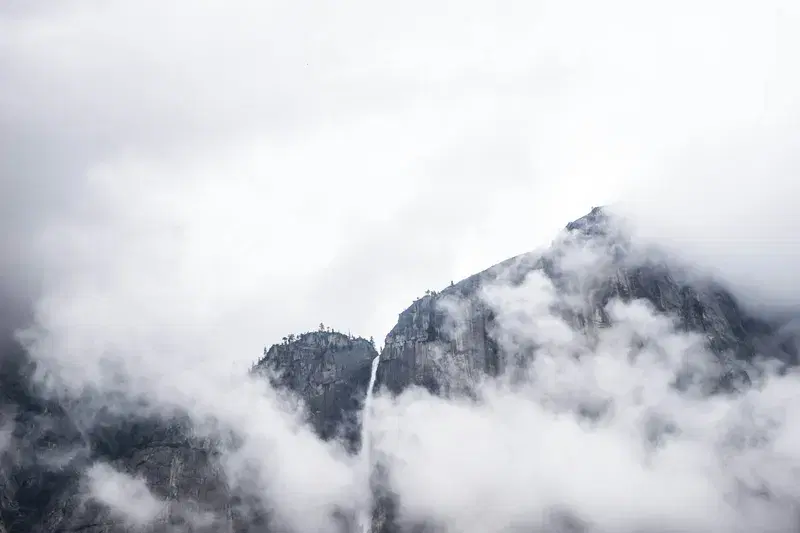 Cover Image for Finding Peace in Nature: The Benefits of Cloud Gazing
