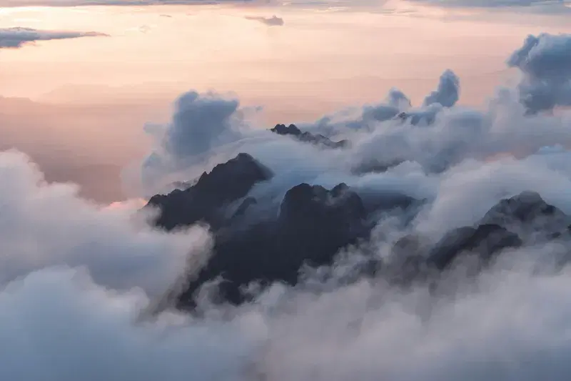 Cover Image for Finding Peace in Nature: The Therapeutic Effects of Cloud Watching