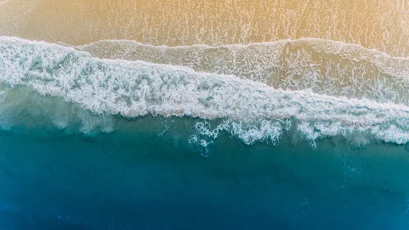 Cover Image for Finding Peace in Nature: The Therapeutic Benefits of Coastal Waves