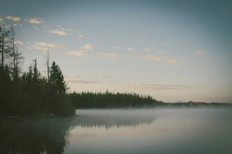 Cover Image for Finding Peace in Nature: Embracing the Serenity of Lakes