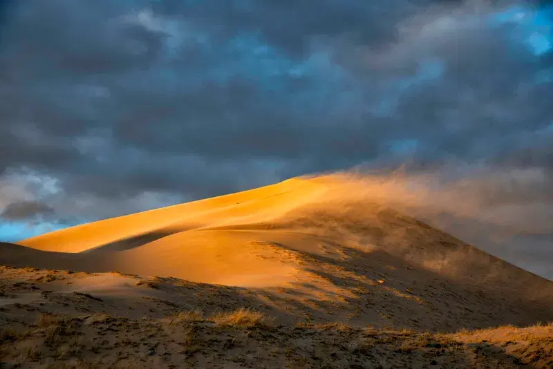 Cover Image for Finding Peace in Nature: The Healing Power of Dunes and Deserts