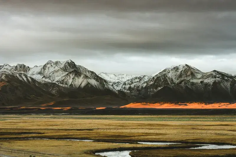 Cover Image for Finding Peace in Nature: The Healing Power of Snowy Mountains