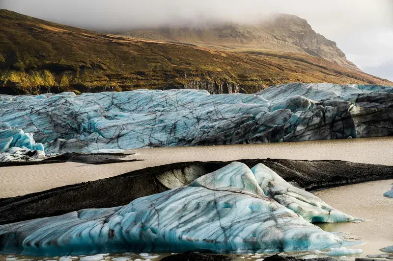 Cover Image for Finding Peace in Nature: The Wellness Benefits of Hiking in Iceland's Wilderness