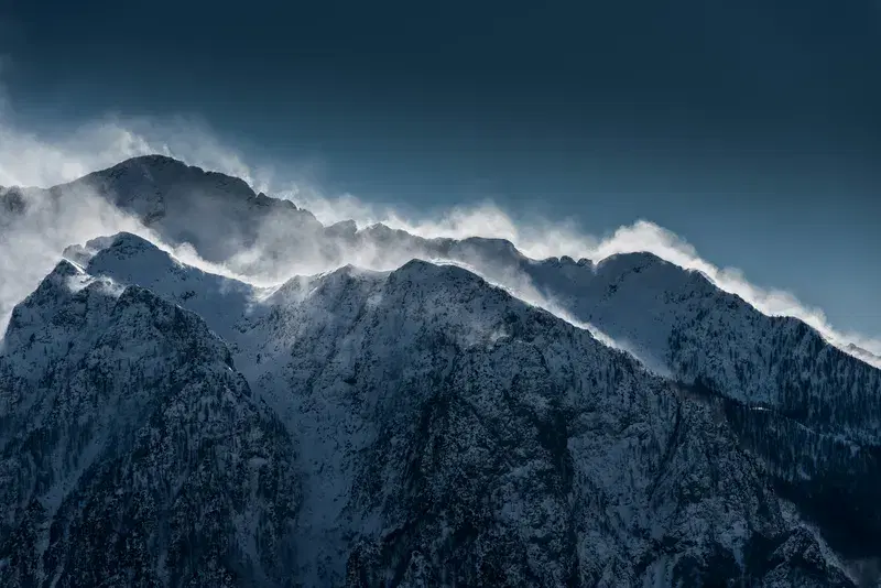 Cover Image for Finding Peace in Nature: The Benefits of Hiking in Snowy Landscapes