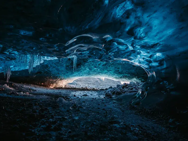 Cover Image for Finding Peace in Nature: The Tranquil Beauty of Ice Caves