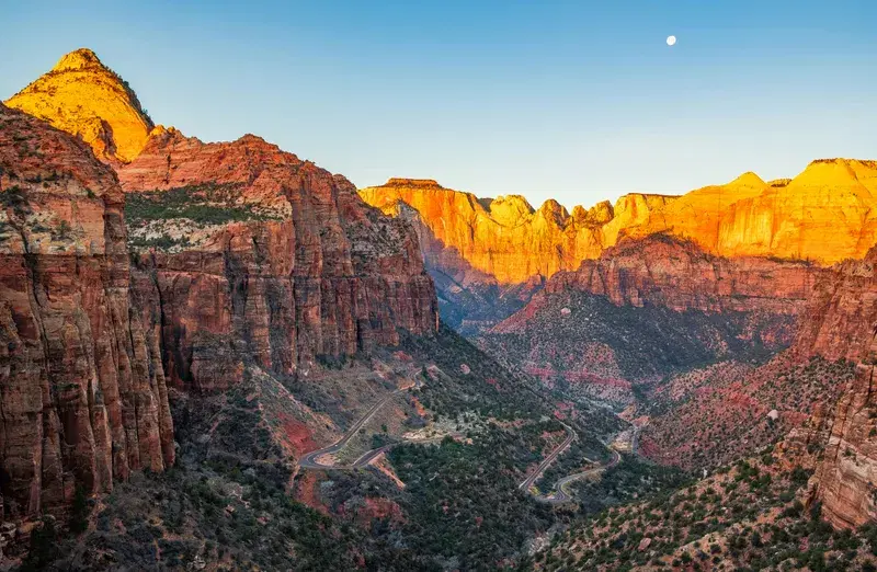 Cover Image for Finding Peace in Nature: The Mindfulness Benefits of Mountain Landscapes