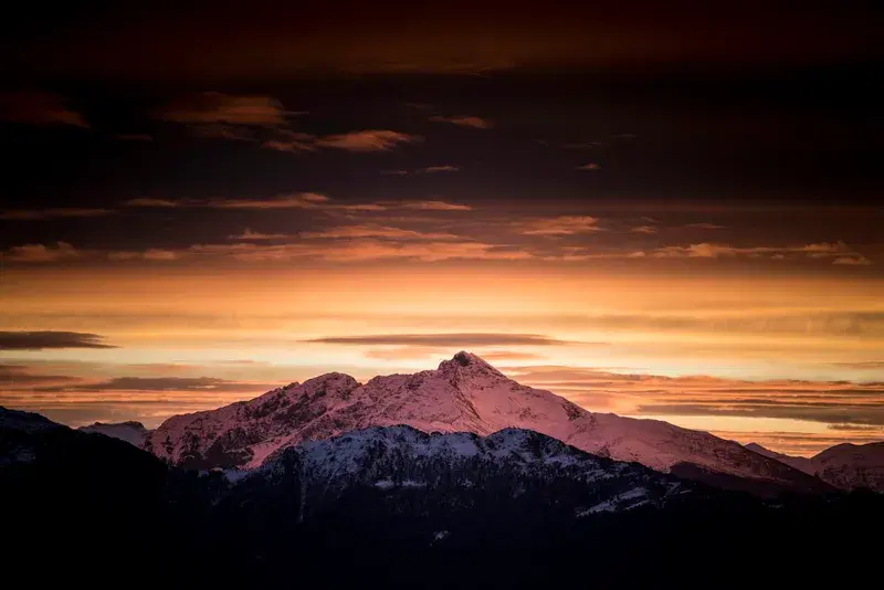 Cover Image for Finding Peace in Nature: The Serenity of Mountain Landscapes
