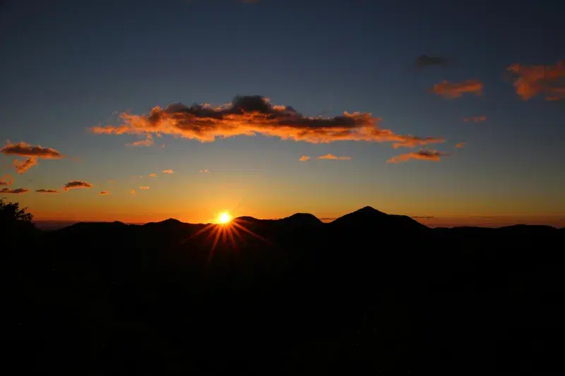 Cover Image for Finding Peace in Nature: The Benefits of Sunset Views