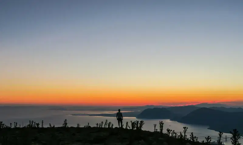 Cover Image for Finding Peace in Nature: The Benefits of Watching Sunsets