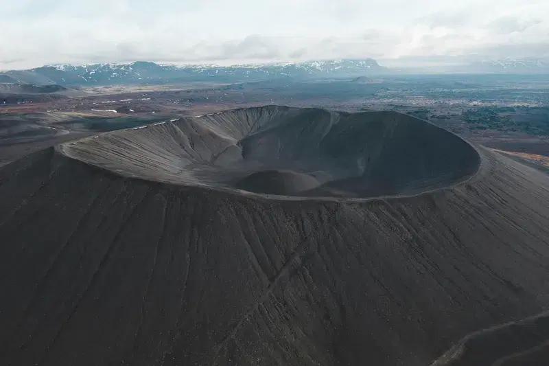 Cover Image for Finding Peace in Nature: The Therapeutic Benefits of Volcano Landscapes