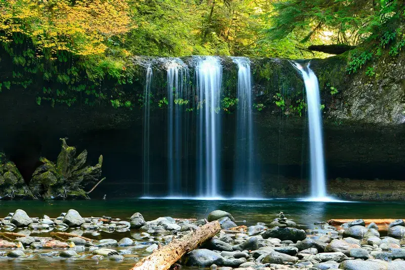 Cover Image for Finding Peace in Nature: The Benefits of Waterfalls