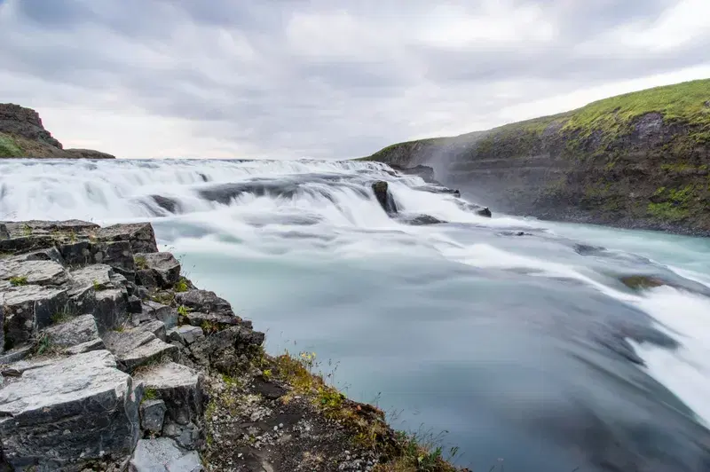 Cover Image for Finding Peace in Nature: The Therapeutic Effects of Waterfalls