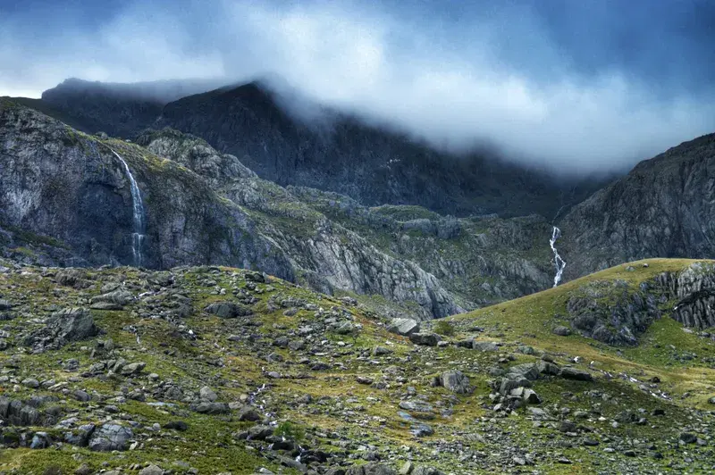 Cover Image for Finding Peace in Nature: The Therapeutic Benefits of Waterfalls