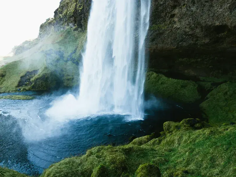 Cover Image for Finding Peace in Nature: The Benefits of Waterfalls and Streams