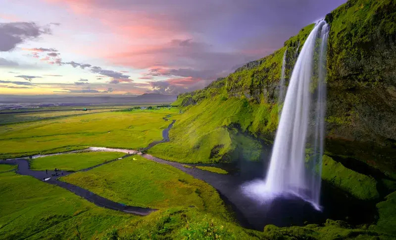 Cover Image for Finding Peace in Nature: The Benefits of Waterfalls