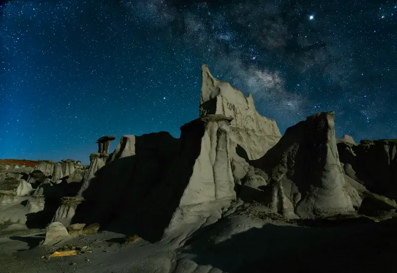 Cover Image for Finding Peace Under the Stars: Embracing Nature's Nighttime Beauty