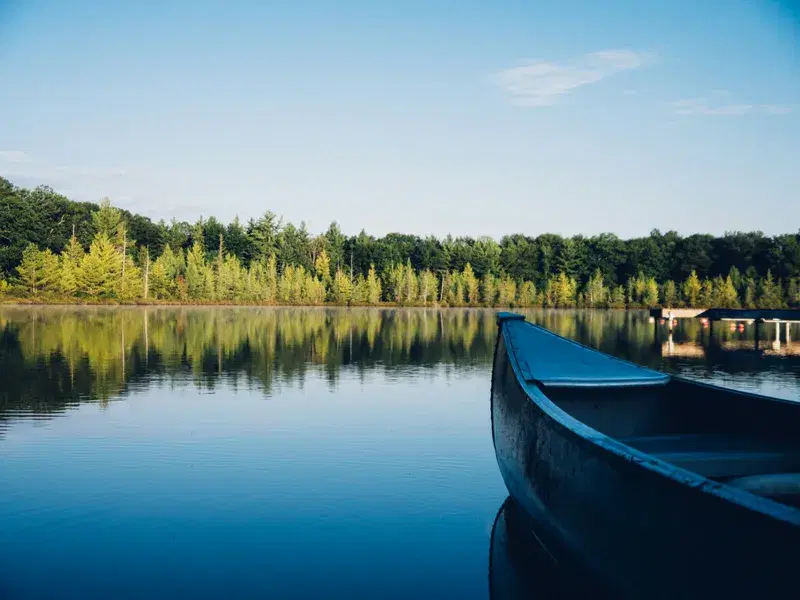 Cover Image for Finding Serenity in Nature: The Benefits of Lakeside Meditation