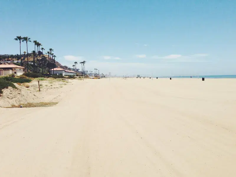 Cover Image for Finding Tranquility at the Beach: Mindfulness Practices in Nature