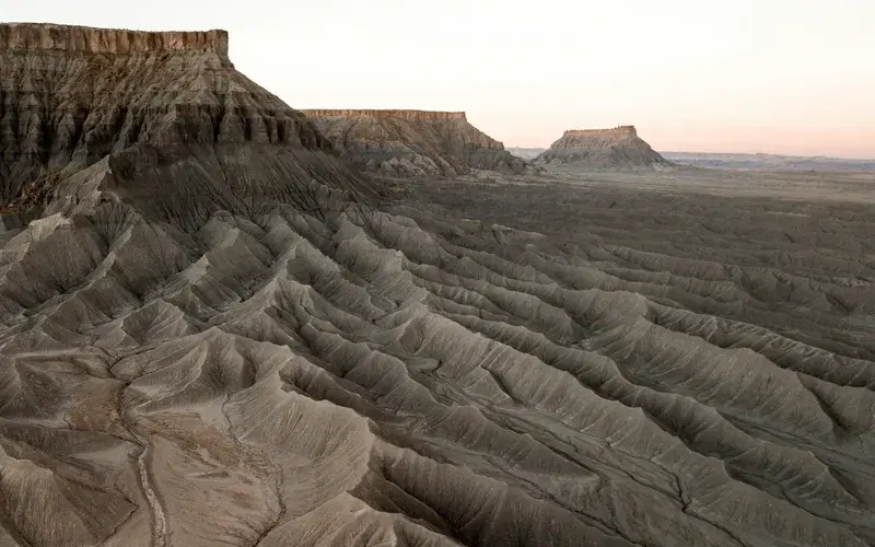 Cover Image for Finding Peace in the Desert: A Guide to Mindful Exploration