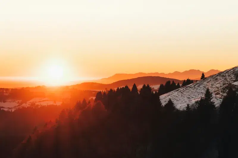 Cover Image for Embracing Nature: The Benefits of Mindful Sunset Watching