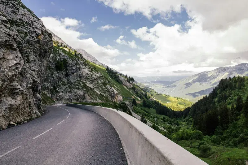 Cover Image for Finding Mindfulness on Curved Roads: The Path to Eco-Friendly Travel