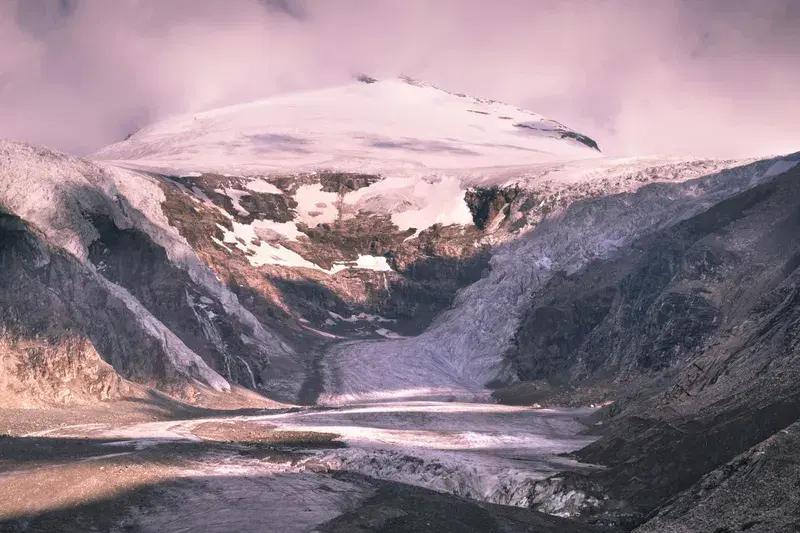 Cover Image for Finding Mindfulness in Nature: The Benefits of Mountain Exploration