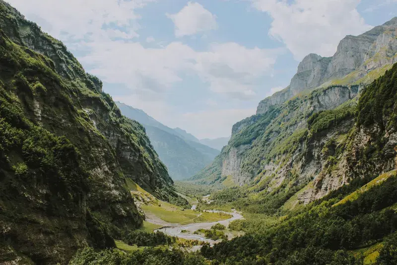 Cover Image for Finding Peace in Nature: Mindfulness Practices in Mountain Environments