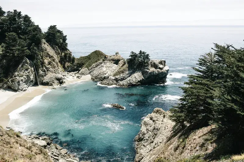 Cover Image for Finding Mindfulness in Nature: The Healing Power of Ocean Views