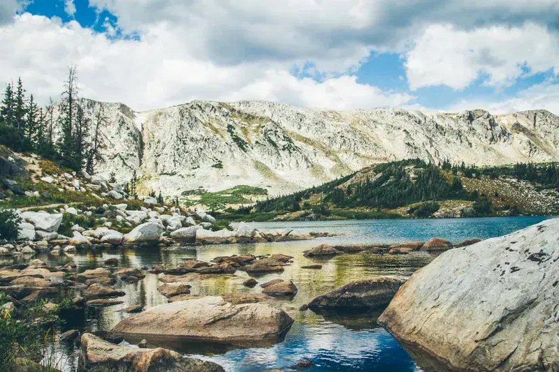 Cover Image for Mindfulness in Nature: Finding Peace in Mountain Landscapes