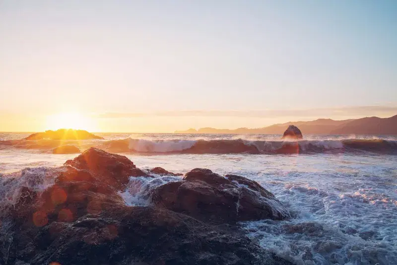 Cover Image for Finding Peace in Nature: The Benefits of Mindfulness by the Sea