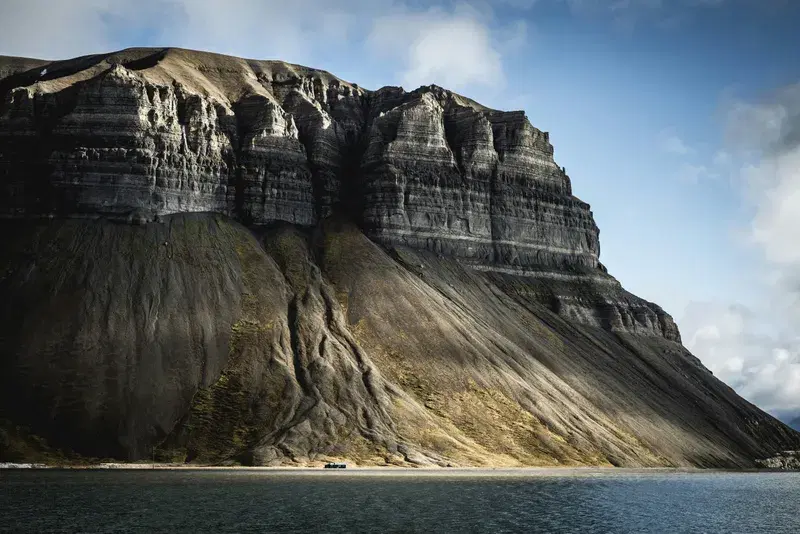 Cover Image for Finding Mindfulness in Nature: The Benefits of Connecting with Rock Formations and Oceans