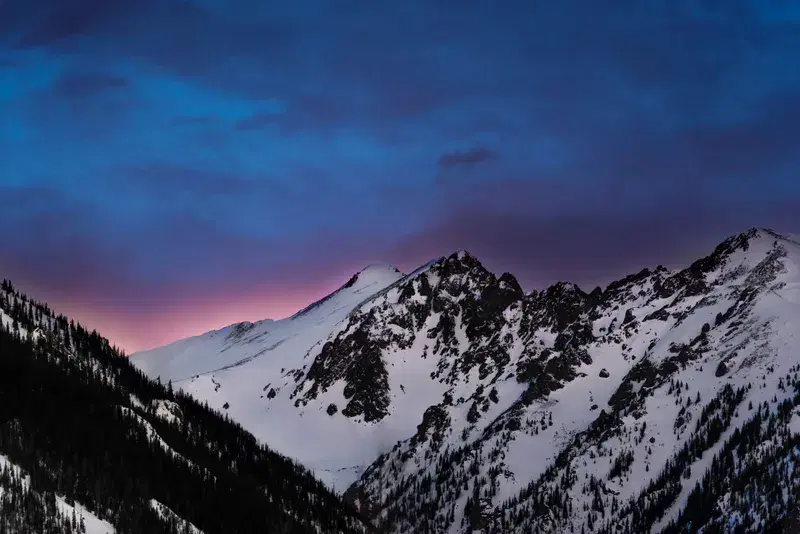 Cover Image for Finding Mindfulness in Nature: The Beauty of Snow-Covered Mountains