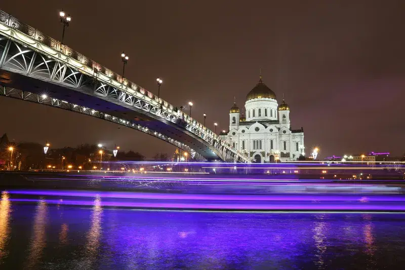 Cover Image for Finding Peace in Ornate Architecture: The Beauty of Nighttime Serenity